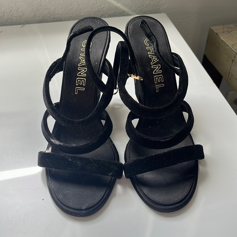 CHANEL 17A CC Logo Black Velvet Strappy Slingback Open-Toe Sandals - IT 39